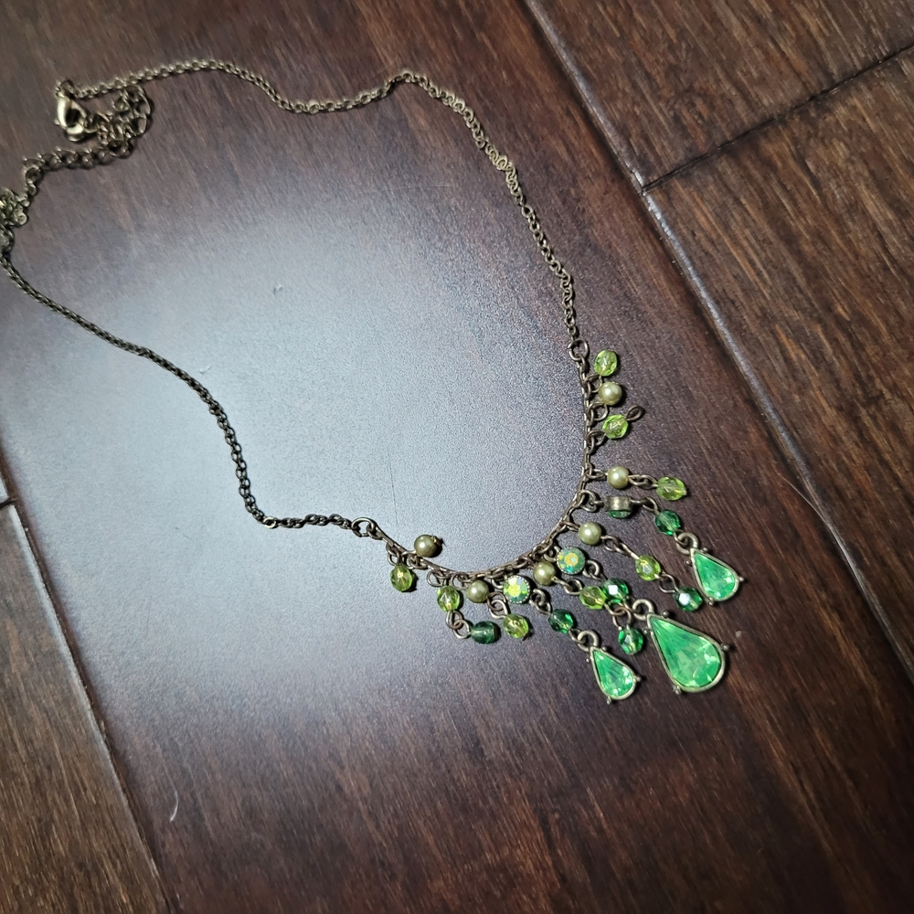 Vintage-Inspired Green Necklace with Ornate Pendant